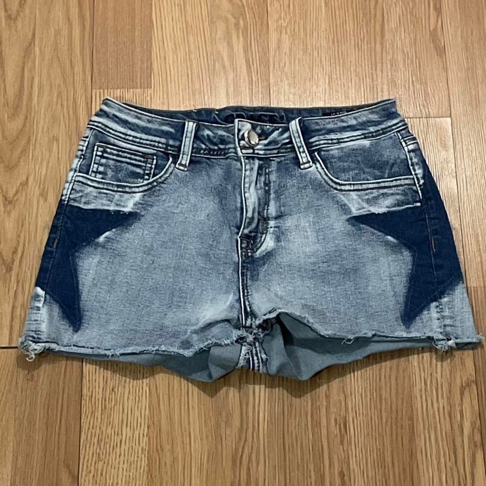 Grace in LA Women Shorts 5/27 Star Print Blue Medium Denim Mom Jean Cut Off